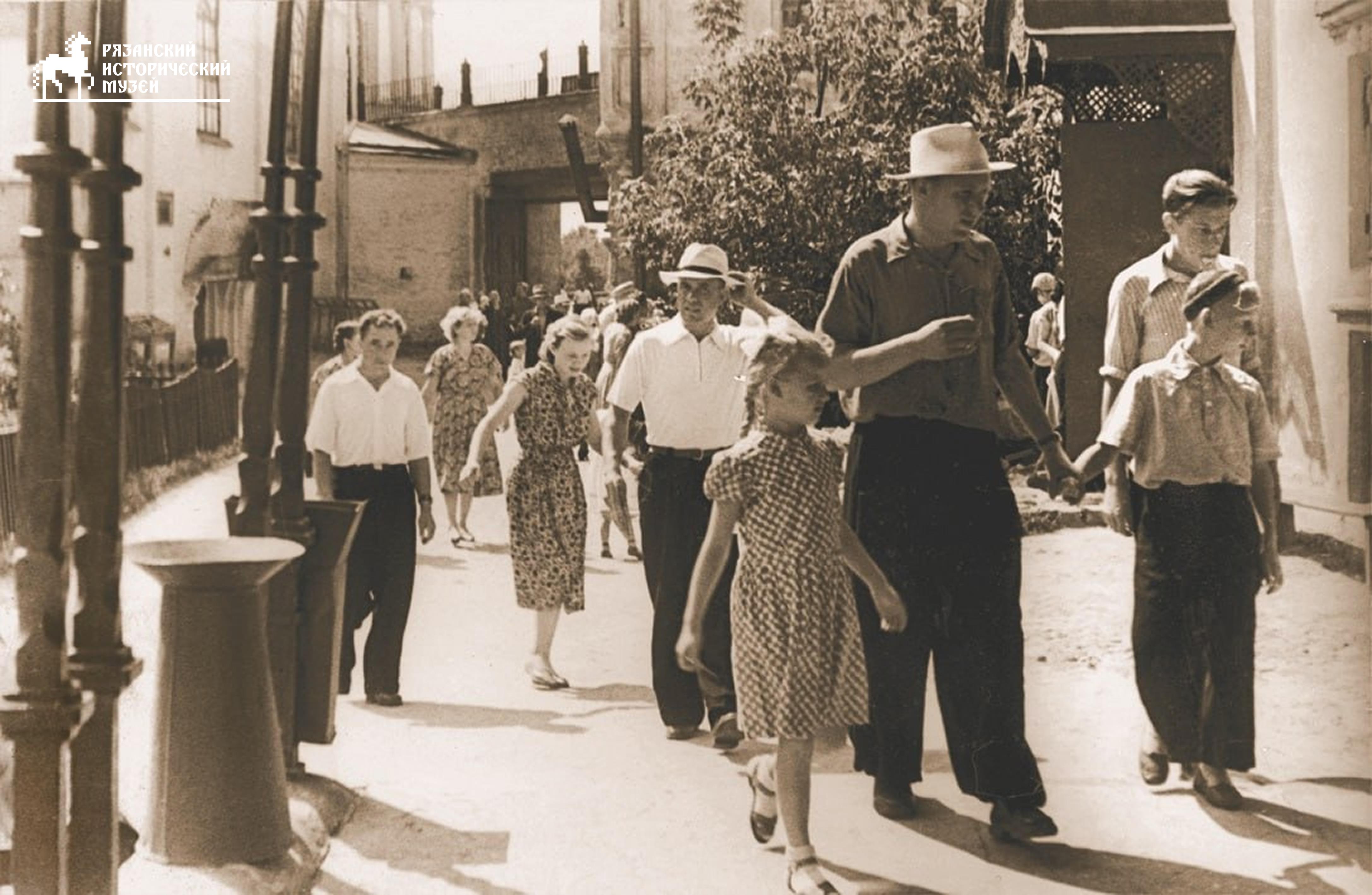 135 лет назад было принято решение об организации регулярного приема посетителей музеем